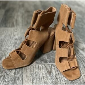 Women Urban Outfitters Heels, Brown, Size 9